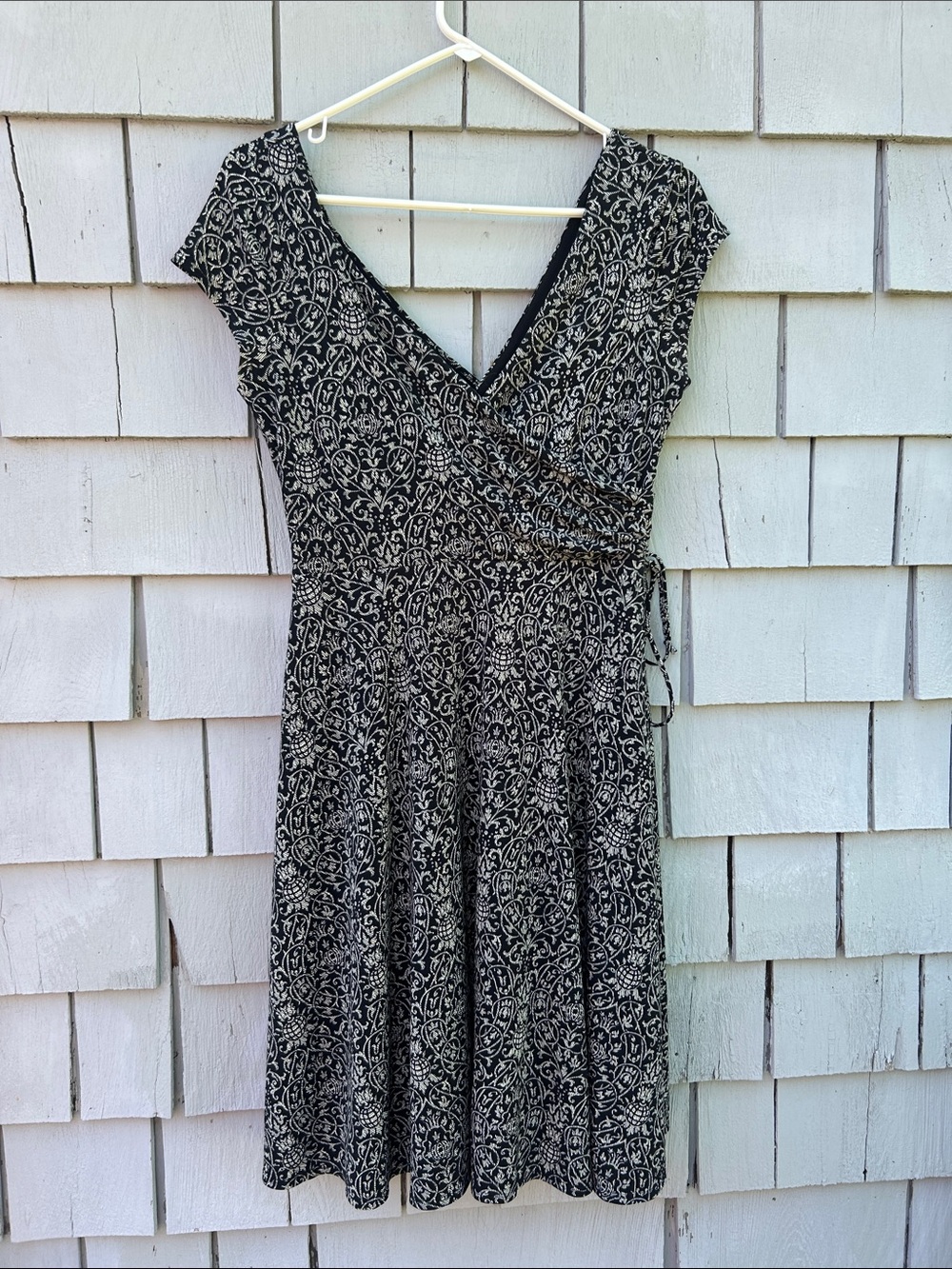 White House Black Market V Neck Size 4 Dress Stretch